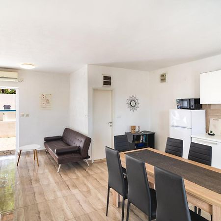 Sea-Views Brazza Apartments With Private Pool Milna  Exterior foto