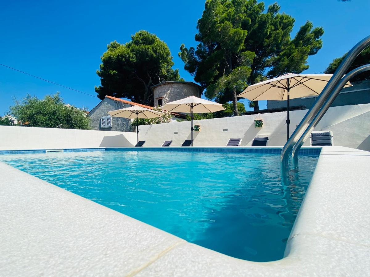Sea-Views Brazza Apartments With Private Pool Milna  Exterior foto