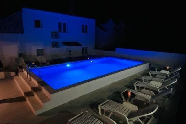 Sea-Views Brazza Apartments With Private Pool Milna  Exterior foto