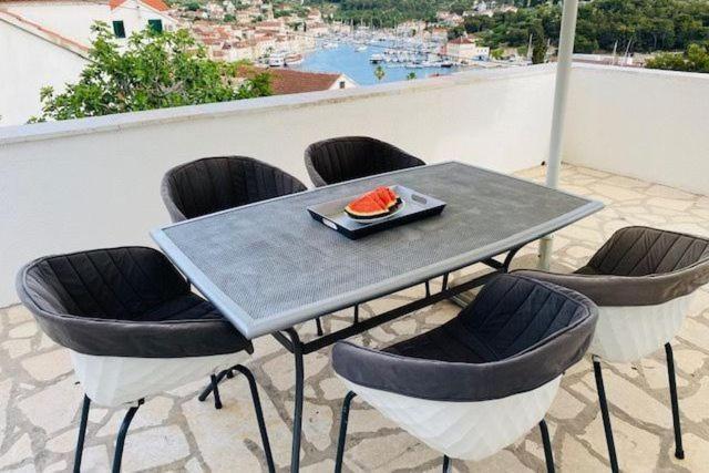 Sea-Views Brazza Apartments With Private Pool Milna  Exterior foto