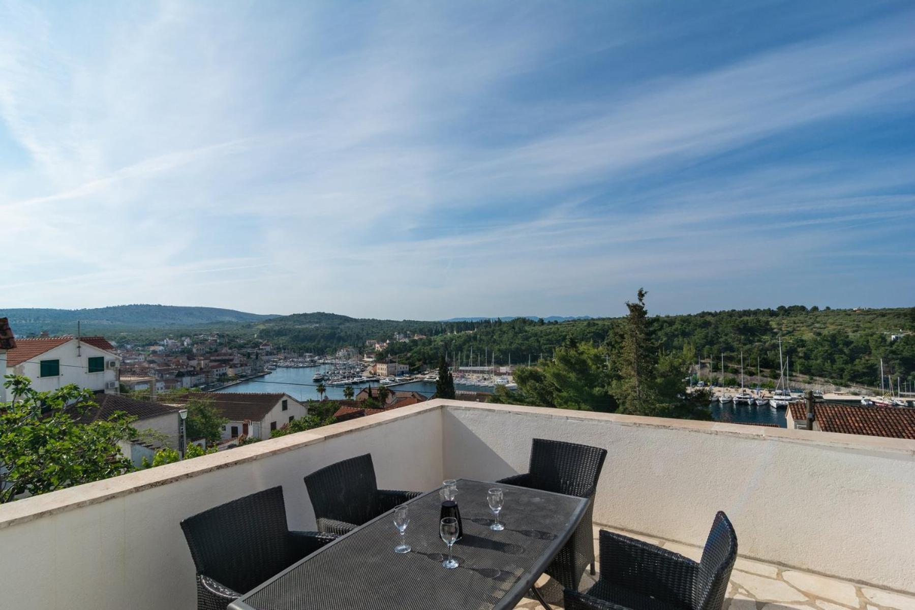 Sea-Views Brazza Apartments With Private Pool Milna  Exterior foto