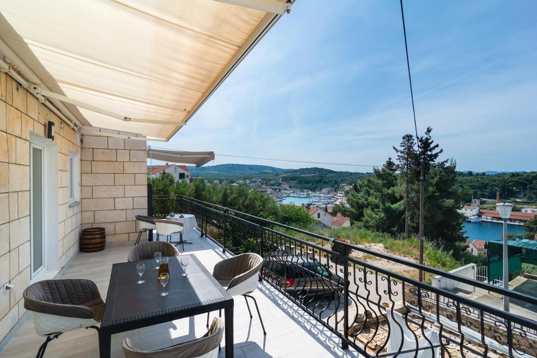 Sea-Views Brazza Apartments With Private Pool Milna  Exterior foto