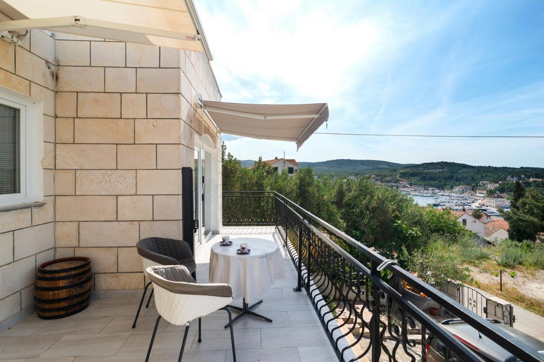 Sea-Views Brazza Apartments With Private Pool Milna  Exterior foto