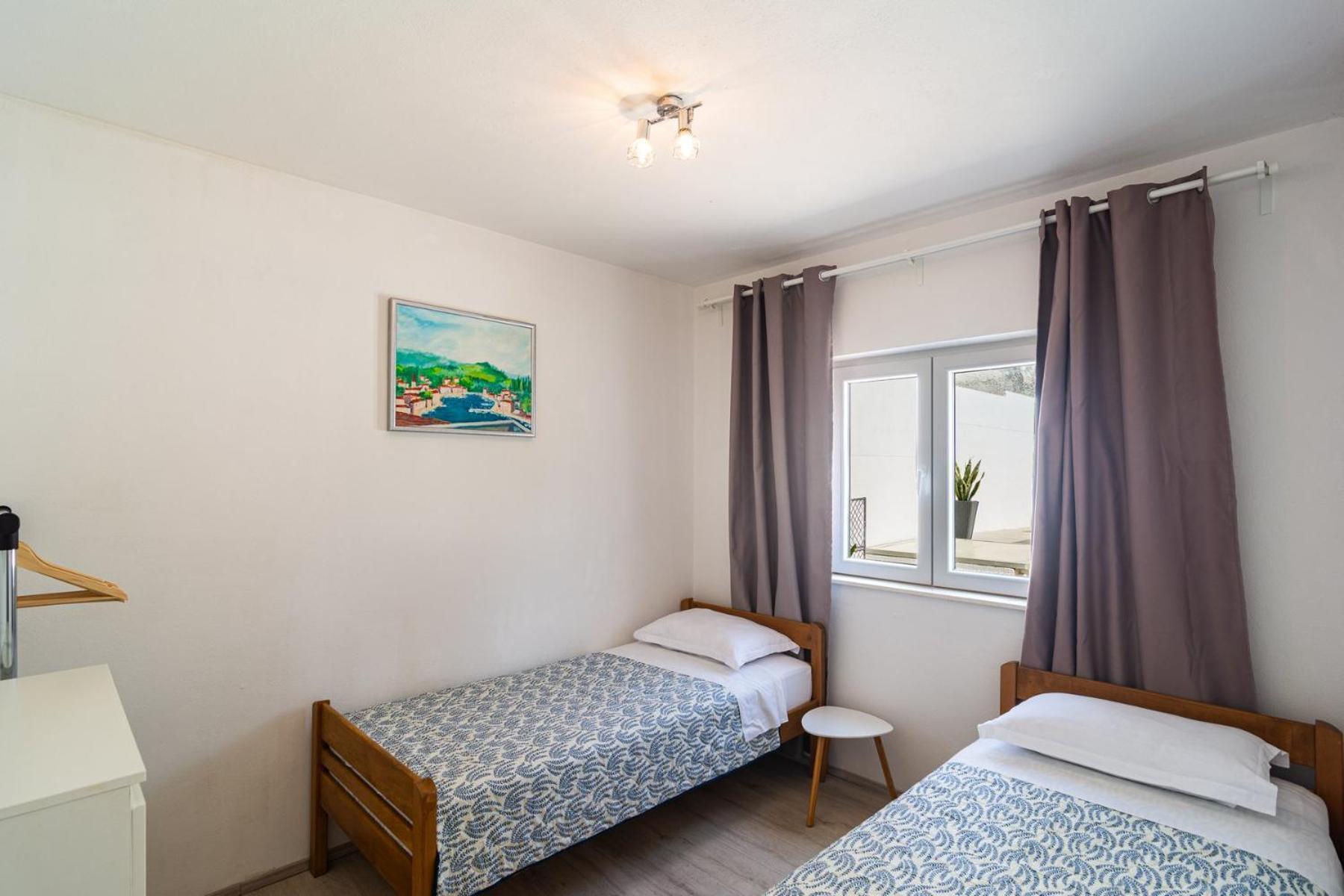 Sea-Views Brazza Apartments With Private Pool Milna  Exterior foto
