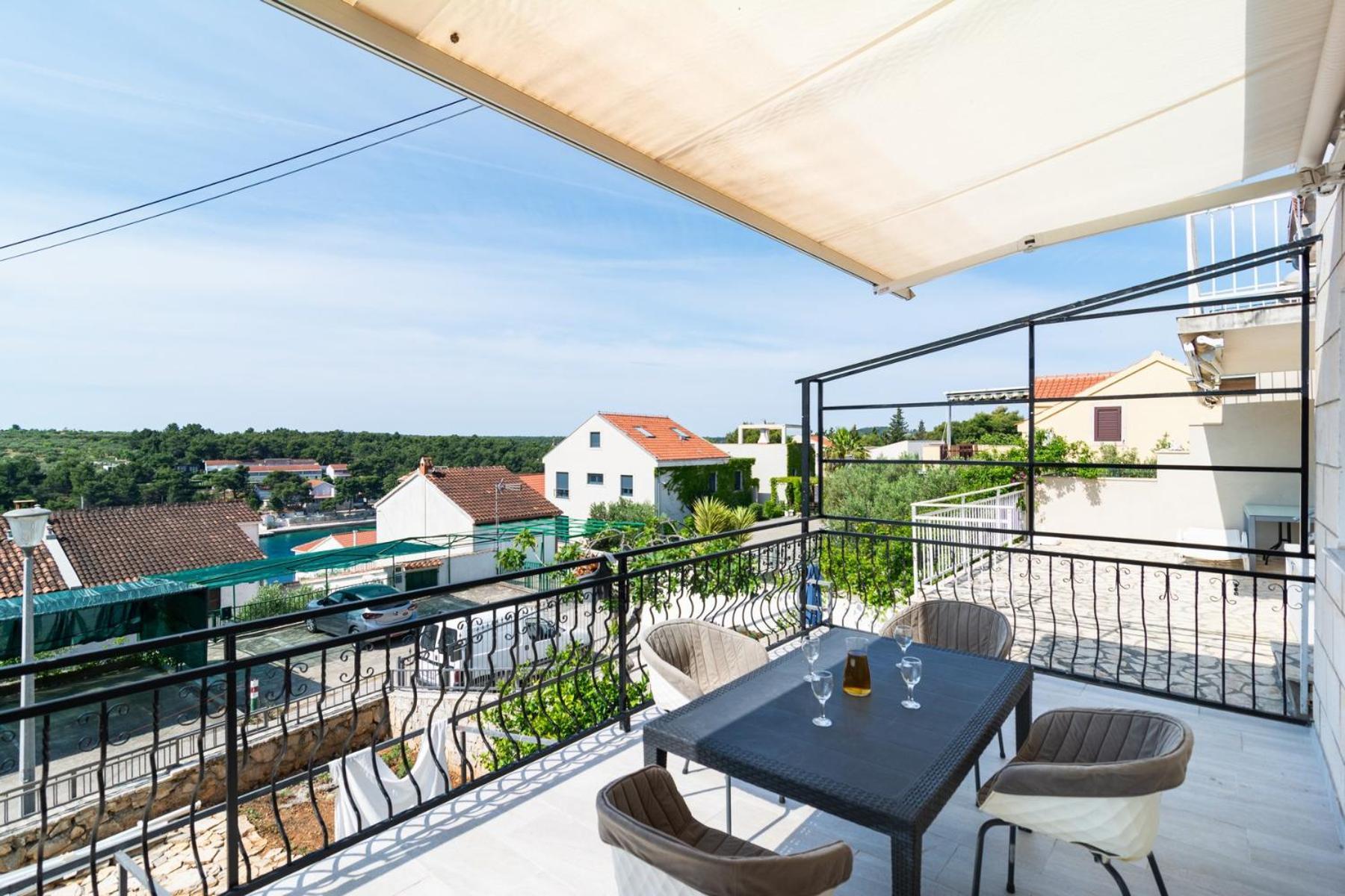 Sea-Views Brazza Apartments With Private Pool Milna  Exterior foto